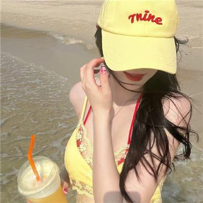 自拘于家海报